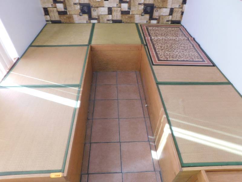 7 BAMBOO PADS AND FLOOR MAT