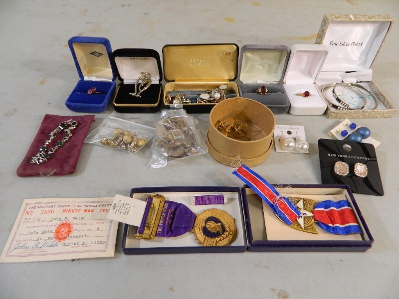 lot 32 image: Estate Jewelry