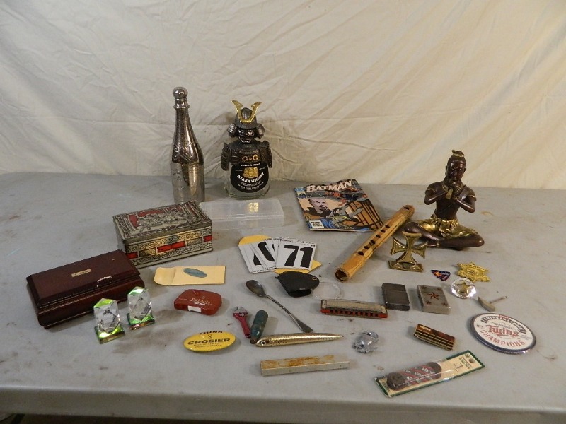 lot 37 image: Assorted Collectibles