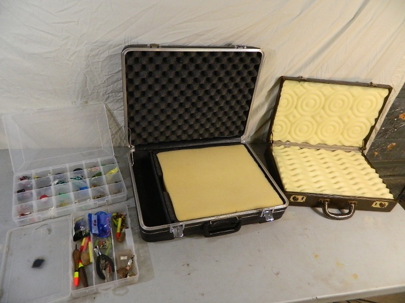 lot 60 image: Padded Cases and Assorted Fishing Tackle
