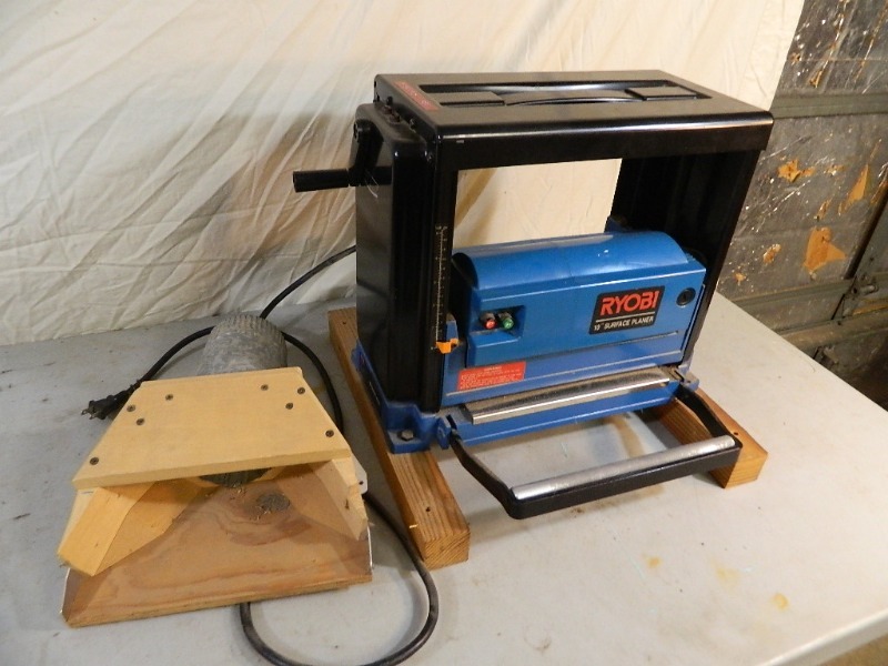 lot 76 image: Ryobi 10 Planer