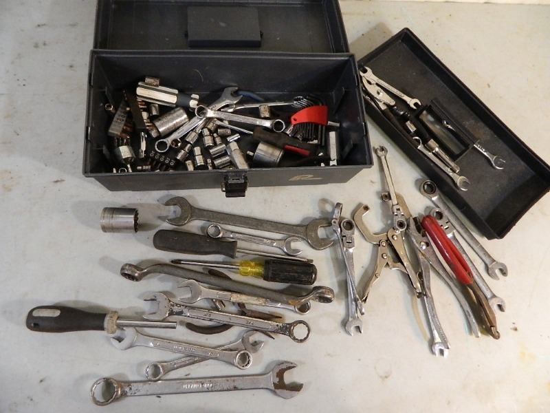 lot 79 image: Toolbox with Assorted Tools