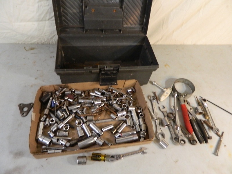 lot 83 image: Toolbox with Assorted Tools