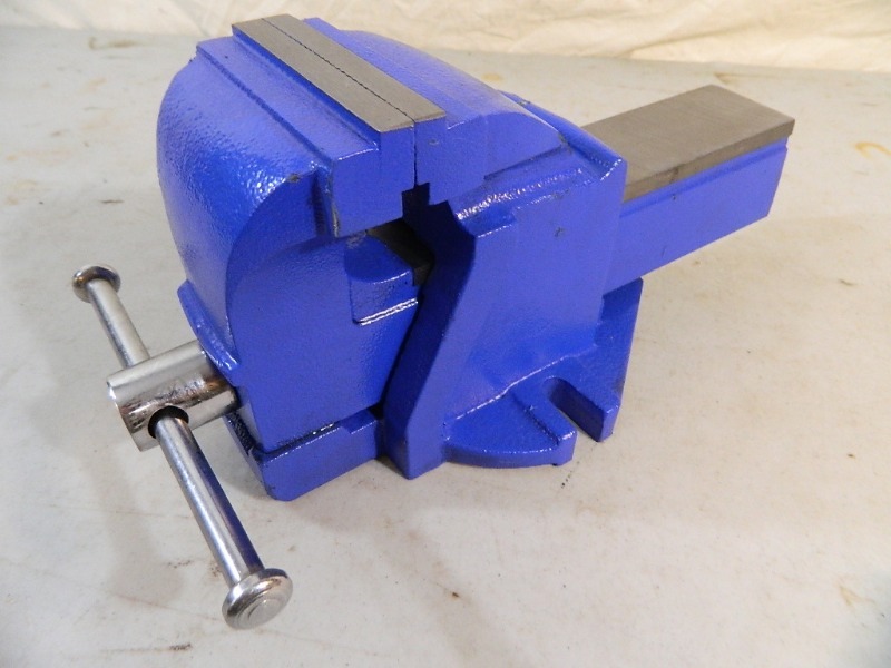 lot 91 image: Brand New Bench Vise