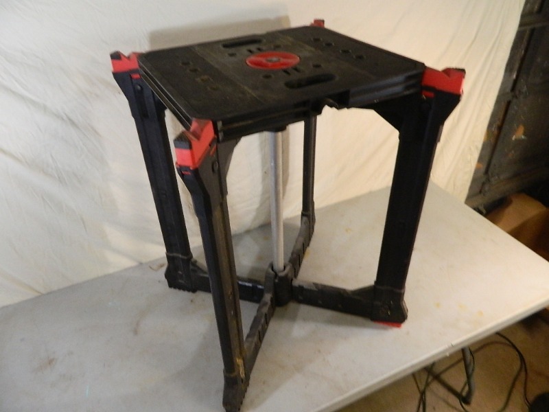 lot 112 image: Folding Husky Work Table