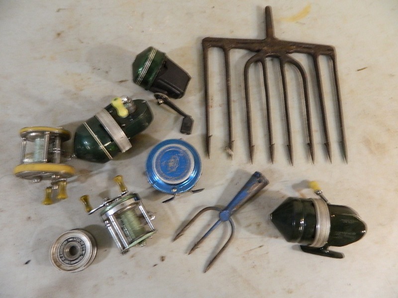 lot 118 image: Vintage Spearheads and Fishing Reels