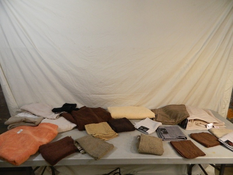 lot 128 image: 20 New Towels
