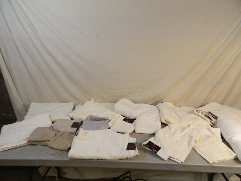 lot 129 image: 17 New Towels