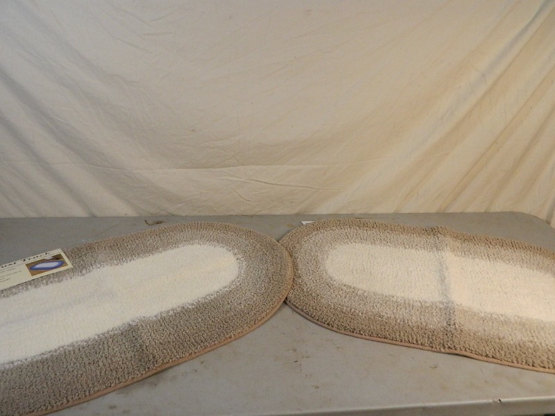 lot 146 image: 2 New Matching Rugs
