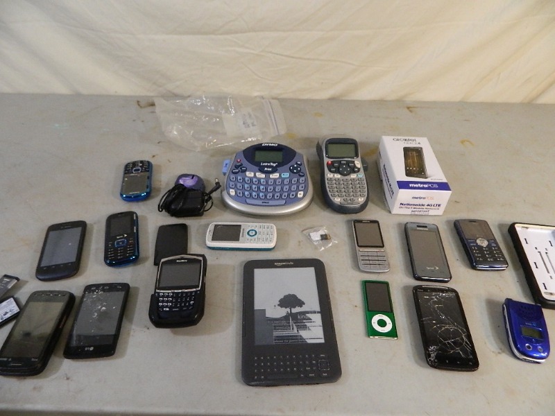 lot 152 image: IPOD, Kindle, Cellphones, and More