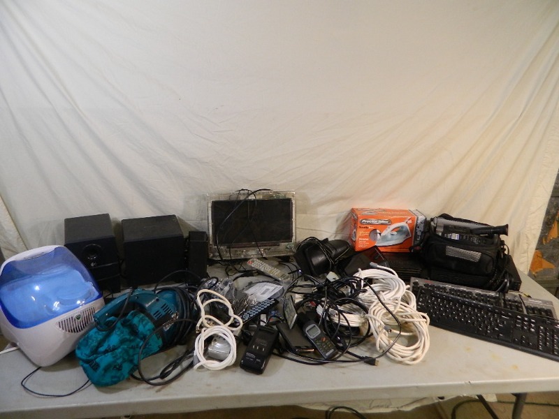 lot 156 image: Assorted Electronics