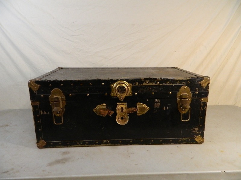 lot 158 image: Cool Old Trunk