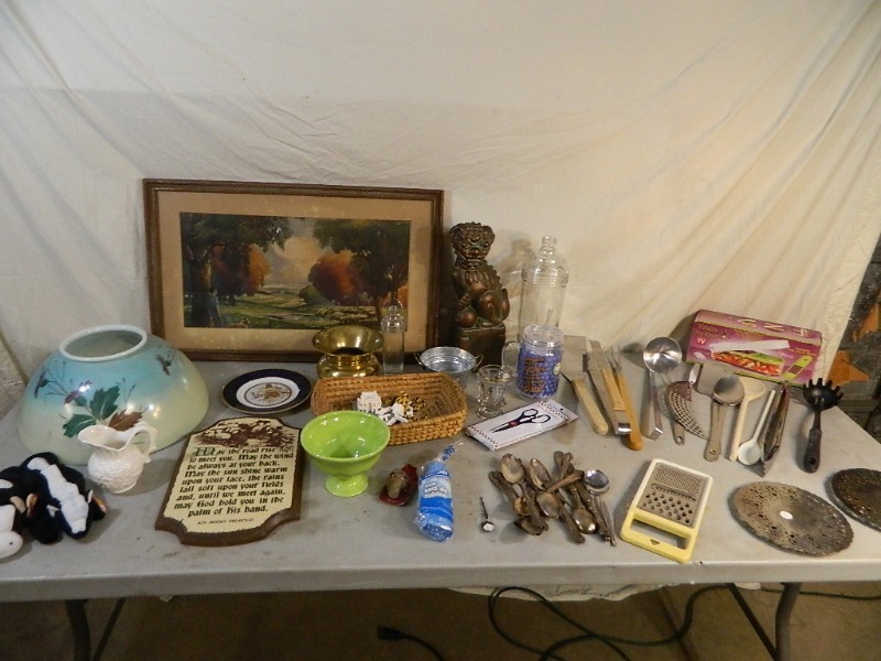 lot 181 image: Kitchen Items and Decor