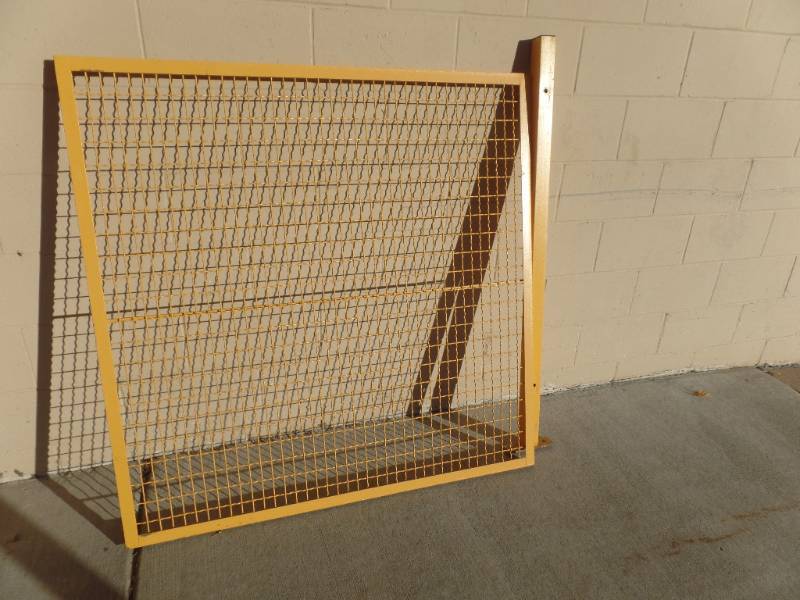 STEEL GRID TYPE FENCING WITH GATE