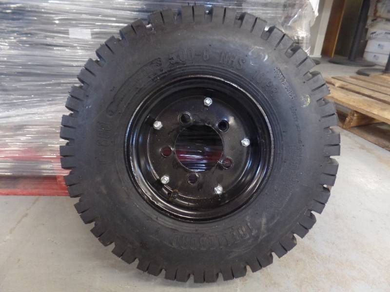 INDUSTRIAL VEHICLE TIRE