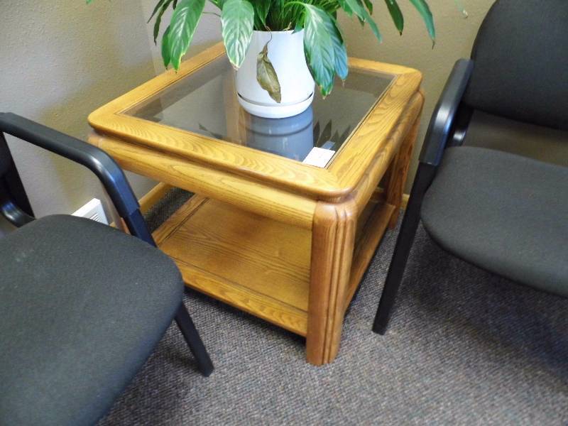 lot 2 image: End Table