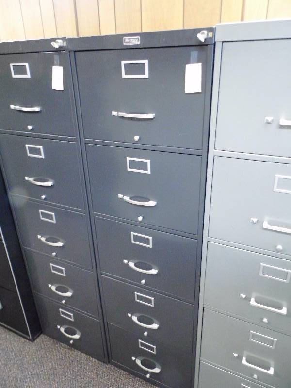 lot 11 image: 5 Drawer File Cabinet w Key