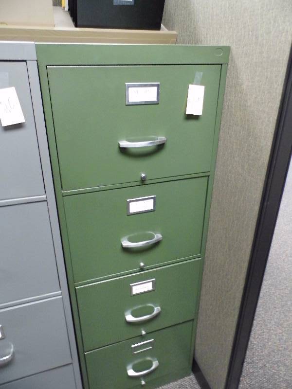 lot 19 image: 4 Drawer File Cabinet w Key