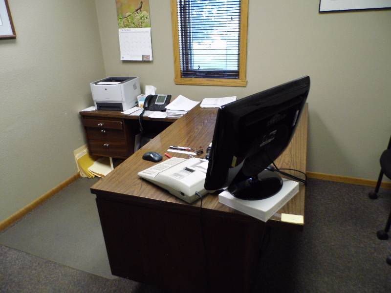 lot 48 image: Desk w Return