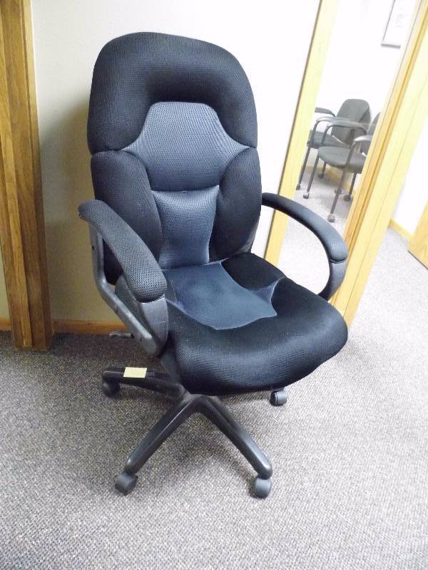 lot 51 image: Desk Chair