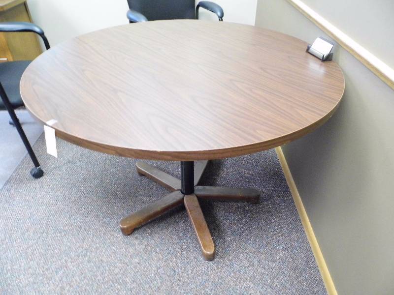 lot 52 image: Round Table