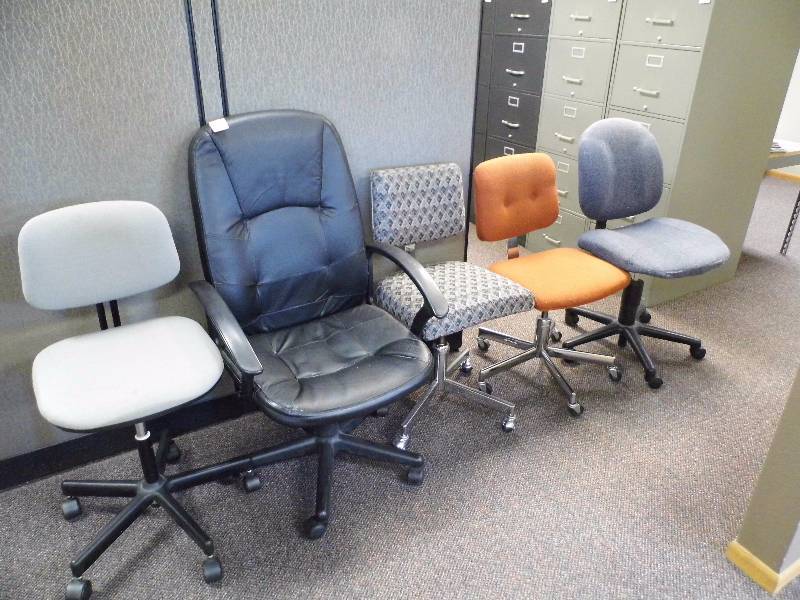 lot 60 image: 5 Assorted Chairs