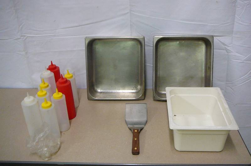 Lot of Kitchen Utensils & Pans