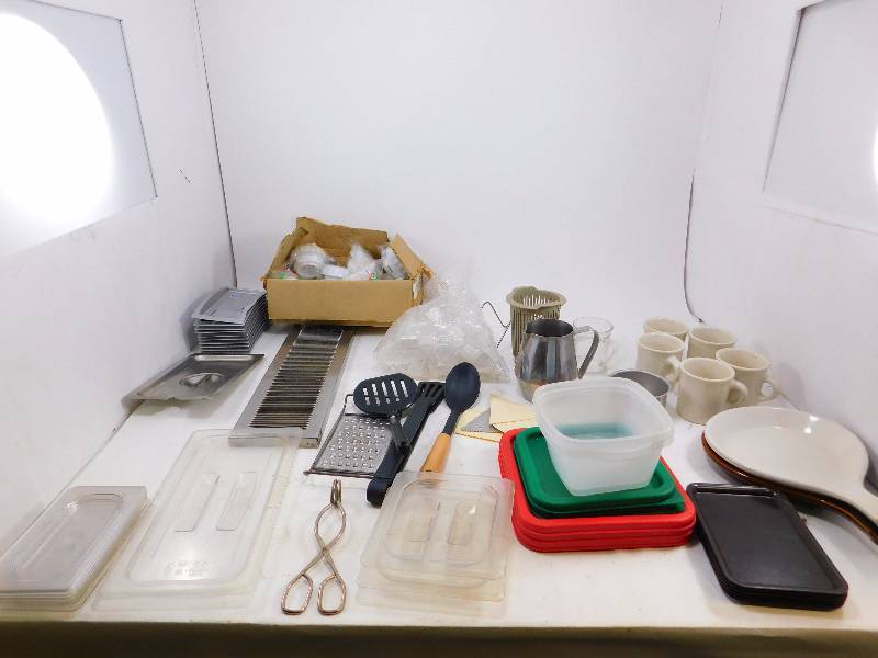 lot 49 image: Lot of Various Restaurant Items