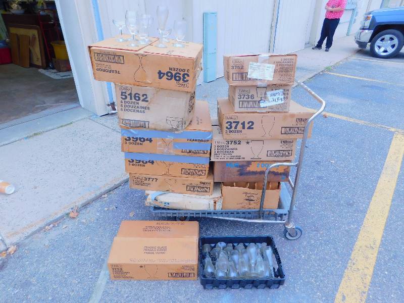 lot 1 image: Lot of Restaurant Glasses