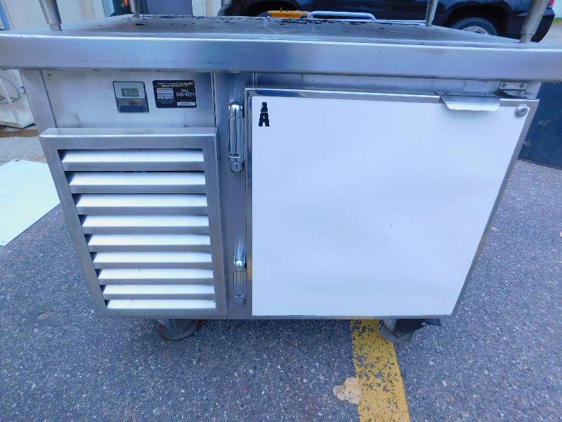 lot 14 image: Tabletop Fridge