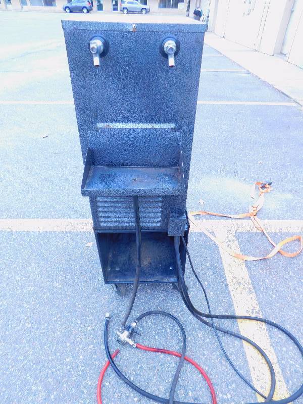 lot 16 image: KegBeer Dispenser