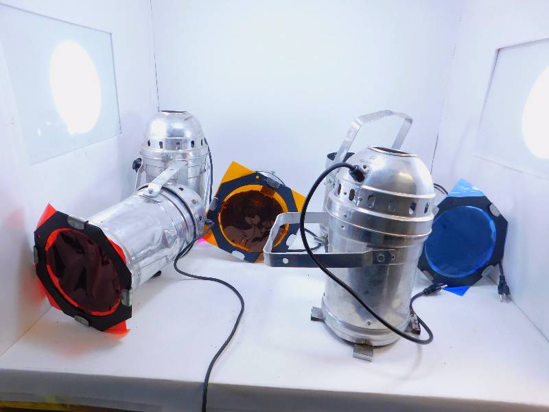 lot 19 image: Lot Stage Lighting Can Lights