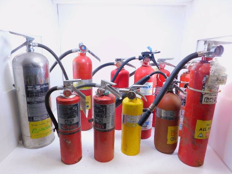 lot 20 image: Lot of Fire Extinguishers