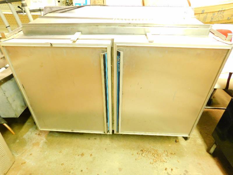lot 24 image: Refrigerated Sandwich Table