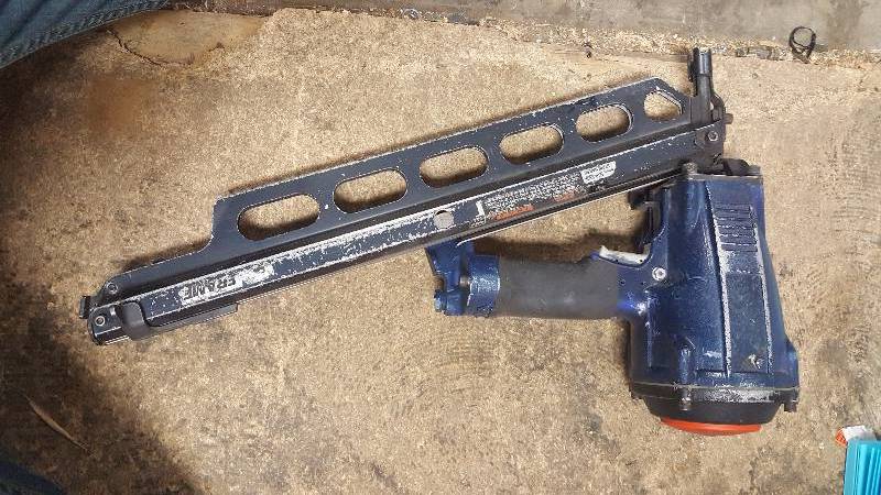 lot 3 image: Duo-Fast NSP-350 Main Frame Round Head 2-Inch to 3-14-Inch Framing Nailer  used and works perfectly. tool