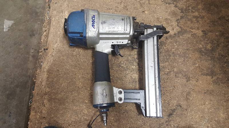 lot 6 image: APACH CF-15AA Industrial Corrugated Fastener Tool for Bea W, Senco SC2 and Duo Fast CF 38-Inch to 58-Inch Used and works perfectly. tool