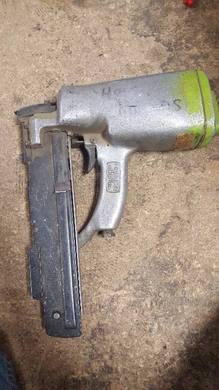 lot 7 image: Paslode signode pneumatic air stapler staple gun used and works perfectly. tool