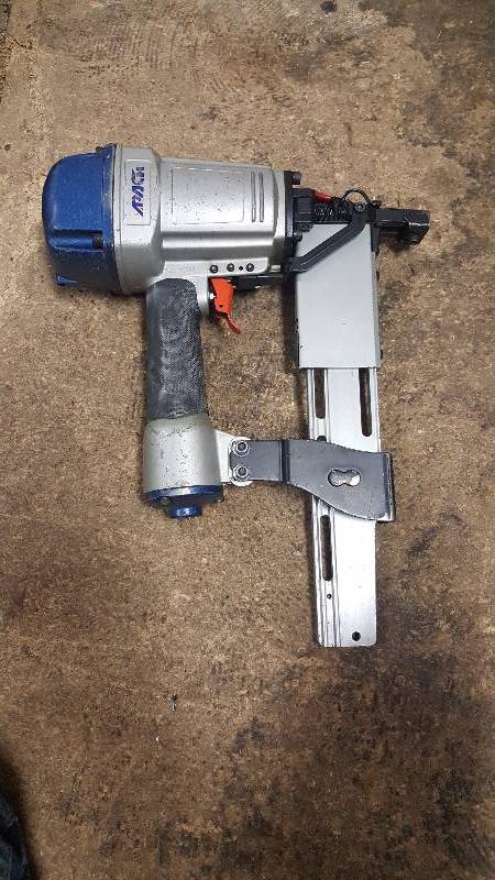lot 33 image: Apach 16 Gauge Medium Crown Stapler LU-951PDE Senco used in good working condition tool