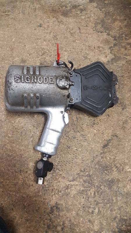 lot 36 image: RCNS-2-114 - Steel Strapping Pneumatic Sealer Tool used good working condition tool