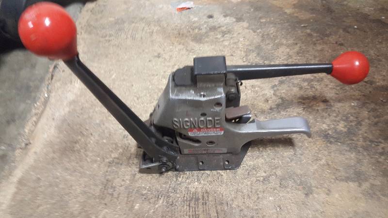 lot 41 image: Signode Combination Strapper Strapping Bander banding Tensioner Model AL-12 12 used in good working condition tool