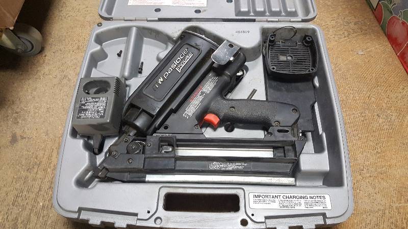 lot 102 image: iM325 Solid State Framing Nailer - Paslode for parts or not working in case need repair tool