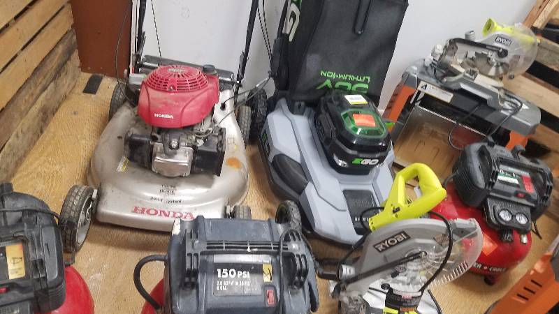 lot 0 image: Lot of salvage tools for repair and parts ,HONDA,EGO, Dewalt, Porta cable, Ridgid , Ryobi, appliances and more