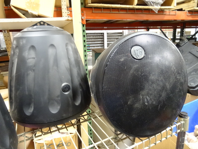 lot 78 image: Sound Tube Model RS600I-BK