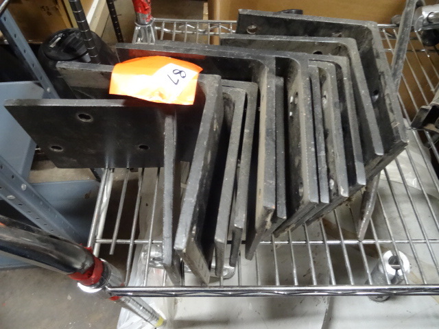 lot 87 image: 13 Metal 90 Degree Brackets Heavy Duty
