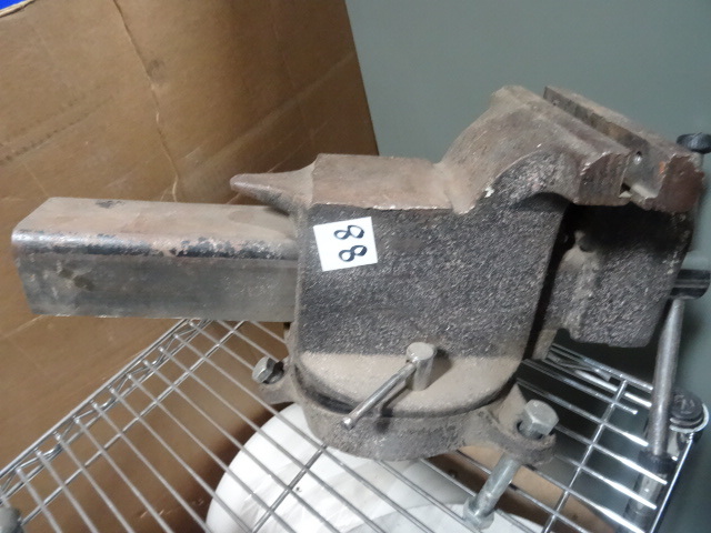 lot 88 image: Bench Vise 6 Base Is Bent
