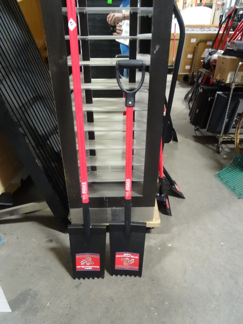 lot 98 image: Bully Tools Shingle Shovels New Qty 2