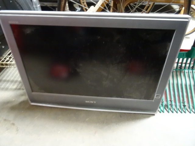 lot 118 image: Sony LED Digital Color TV  KDL26S2000 26