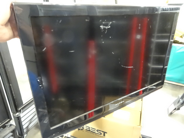 lot 121 image: Dynex DX-32L151A11 Reva Color Monitor 32