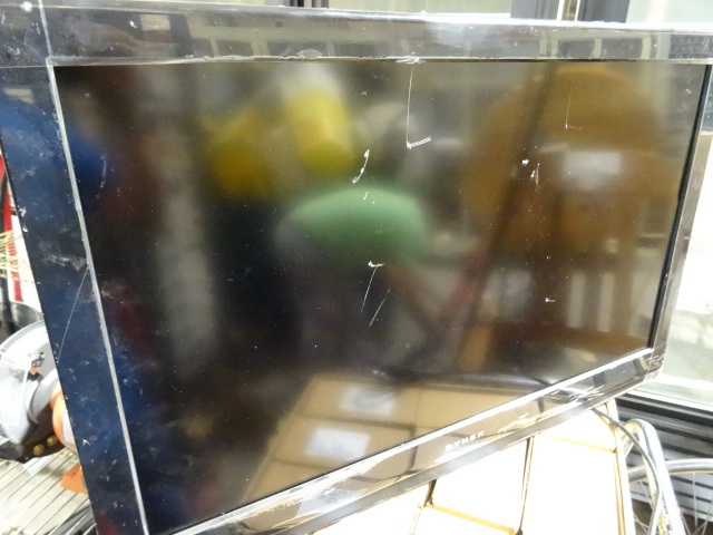 lot 122 image: Dynex DX-32C200A12 Revb Color Monitor 32
