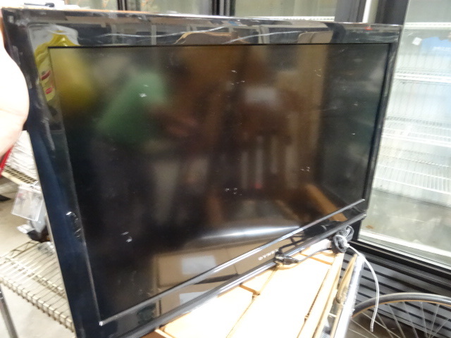 lot 123 image: Best Buy Color Monitor LC-32LB150V